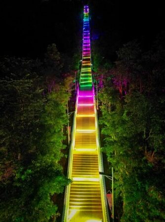 กาฬสินธุ์อลังการไฟบันไดสวรรค์รับบุญไหญ่ตักบาตรเทโวภูสิงห์