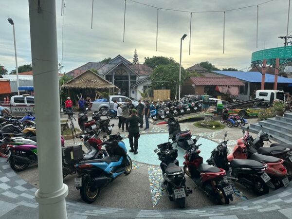 ตรวจบริษัทรถเช่าเกาะพะงัน ยึด จยย.-รถยนต์ เกือบ 400 คันโรงแรมชาวรัสเซียพบไม่มีใบอนุญาตประกอบธุรกิจ ด้านเจ้าของชาวต่างชาติเผ่นไปภูเก็ต