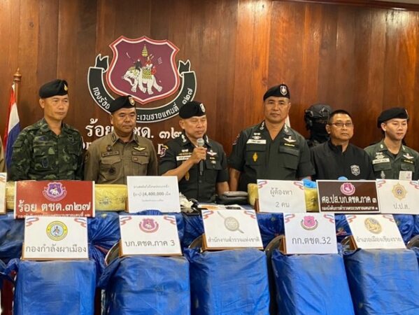 ตชด.กัดไม่ปล่อยขบวนการค้ายานรก ยิงสกัดระทึกในวันตำรวจ ตชด.เชียงราย จับ 2 นักค้า ยึดยาบ้า 4,400,000 เม็ด ขนจากเชียงแสน
