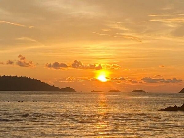 ตราด-เปิดฤดูการท่องเที่ยวทะเลตราดนักท่องเที่ยวแห่เที่ยวลงเกาะกันคึกคัก