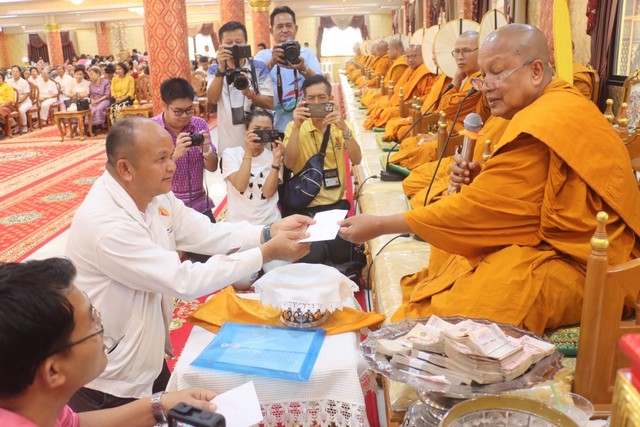 สมุทรปราการ-ทอดกฐินวัดบางพลีใหญ่กลาง คึกคัก!! ครอบครัวคุ้มทรัพย์เจ้าภาพใหญ่