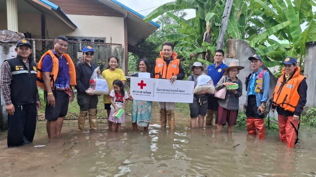 ขอนแก่น-กิ่งกาชาดน้ำพองรุดเยี่ยมชาวบ้านตกสำรวจได้รับผลกระทบลำน้ำพองล้นตลิ่ง