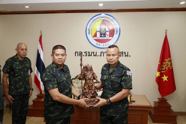 ปัตตานี-แม่ทัพไพศาล จัดพิธีการส่งมอบตำแหน่งหน้าที่ ในการเข้ามาแก้ไขปัญหา จชต. ส่งไม้ต่อให้ “บิ๊กยูร” พลตรี นรธิป โพยนอก เป็นแม่ทัพภาคที่ 4 / ผอ.รมน.ภาค4 ส่วนหน้า (คนที่ 30)