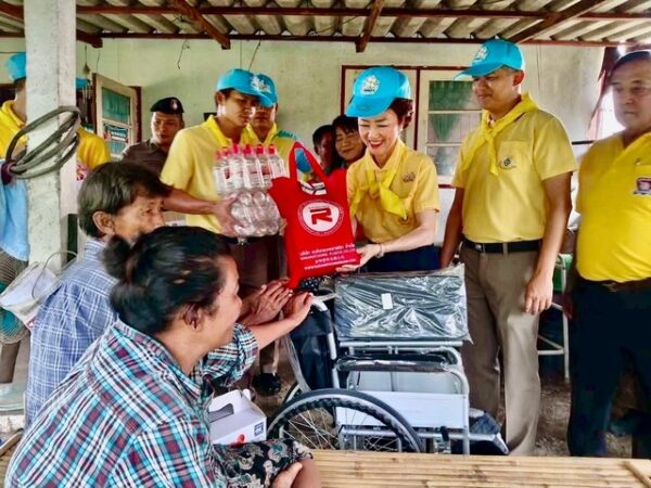 นครปฐม-ตำรวจภูธรจังหวัดนครปฐม ร่วมสร้างรอยยิ้มแก่ผู้ป่วยติดเตียง ด้วยหัวใจแห่งจิตอาสา