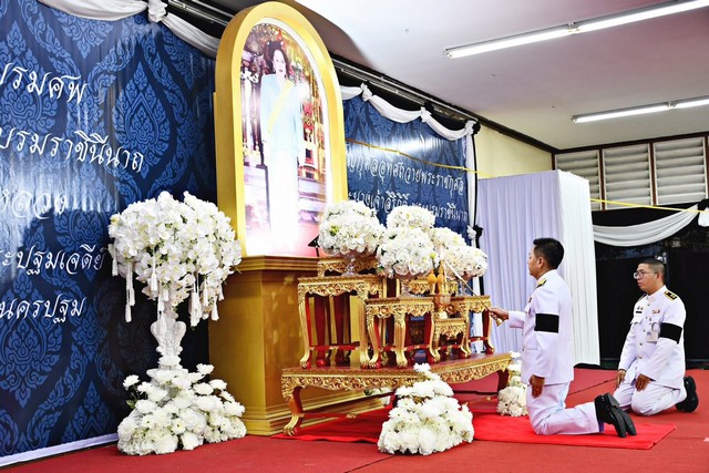 นครปฐม-โรงพยาบาลนครปฐม ร่วมพิธีบำเพ็ญกุศล สวดพระอภิธรรมถวาย สมเด็จพระนางเจ้าสิริกิติ์ พระบรมราชินีนาถ พระบรมราชชนนีพันปีหลวง