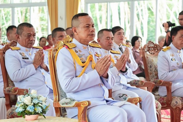 ปัตตานี – แม่ทัพภาคที่ 4 เป็นประธานพิธีถวายผ้าไตรกฐินพระราชทาน สมเด็จพระนางเจ้าสิริกิติ์ พระบรมราชินีนาถ พระบรมราชชนนีพันปีหลวง ประจำปี 2568 ณ วัดหัวควน จ.ปัตตานี