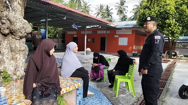 ปัตตานี-ผู้การแกะ ‘ ผบ.ฉก.ทพ.44 นำกำลังเจ้าหน้าที่เร่งอพยพนักเรียนปอเนาะ 132 คน หลังเหตุปะทะในพื้นที่ ต.บางเก่า อ.สายบุรี