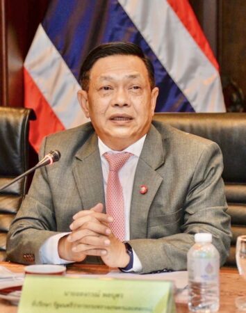 “อลงกรณ์-เอฟเคไอไอ.”วิเคราะห์“ภาพลวงตา“ส่งออกไทยพุ่ง 19%แต่รายได้ประชาชนไม่เพิ่มจีดีพี.โตต่ำ1.5% พร้อมเสนอ4ยุทธศาสตร์ยกเครื่องเศรษฐกิจไทย