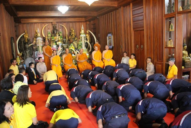 ร้อยเอ็ด…เยาวชนในโครงการพระดาบส ร่วมกราบสักการะพระสงฆ์ เสริมสิริมงคลและสร้างขวัญกำลังใจ