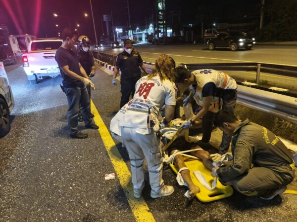 ชลบุรี-ตร.ทท.ไม่ทิ้ง ปชช. ใส่ใจดูแลแม้นอกเวลางาน ช่วยหนุ่มประสบอุบัติเหตุ