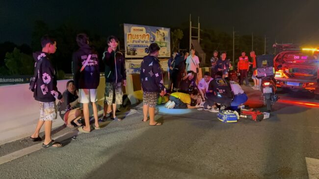 ชลบุรี-นร.ม.ปลายขี่ จยย.เสียหลักลื่นชนราวสะพานมอเตอร์เวย์ สาหัส