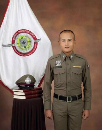 สำนักงานตำรวจแห่งชาติอาลัย “หมู่จักร” ประสบอุบัติเหตุเสียชีวิตขณะปฏิบัติหน้าที่ มอบเงินช่วยเหลือเบื้องต้น 1,078,000 บาท เสนอเลื่อนยศ ด.ต. รวบรวมหลักฐานดำเนินคดีคู่กรณี