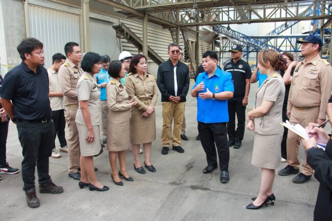 อ่างทอง ผู้ว่า ฯ การันตีคุณภาพอากาศรอบโรงสี “ปลอดภัย” พร้อมขอโทษชาวและเยียวยาผู้บาดเจ็บเต็มที่