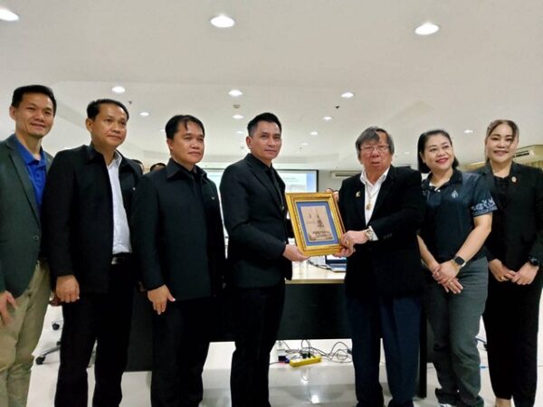 ลำพูน – โรงพยาบาลหริภุญชัยฯ ต้อนรับรองอธิบดีกรมพัฒนาฝีมือแรงงาน