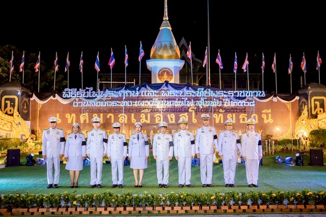 สุโขทัย-จัดพิธีรับไฟพระฤกษ์และพระประทีปพระราชทาน งานประเพณีลอยกระทง เผาเทียน เล่นไฟ จังหวัดสุโขทัย ประจำปี 2568 