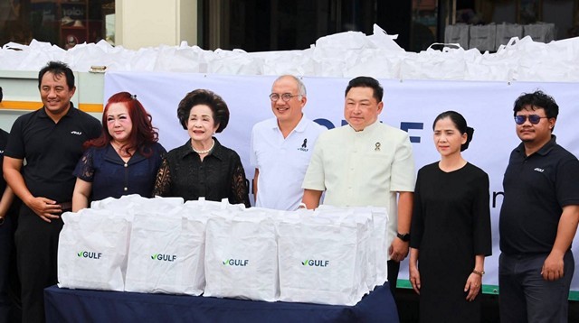 อยุธยา – ผู้ว่าราชการจังหวัดพระนครศรีอยุธยาและนายกองค์การบริหารส่วนจังหวัดพระนครศรีอยุธยา รับมอบถุงยังชีพจาก บริษัท กัลฟ์ เจพี ยูที และโรงไฟฟ้าในเครือกลุ่มบริษัท 