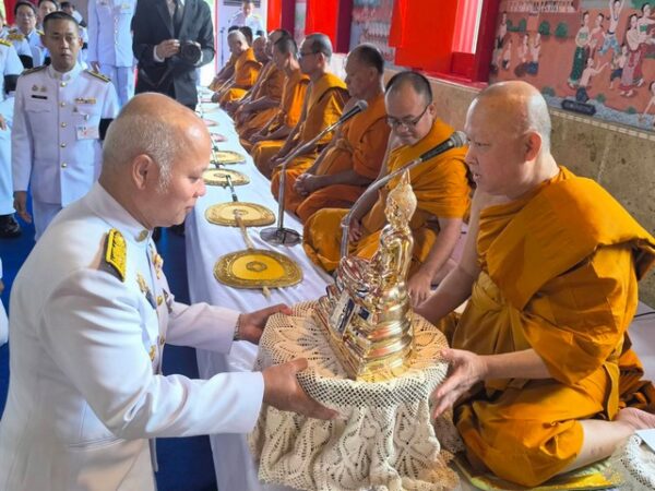 นครนายก – พระบาทสมเด็จพระเจ้าอยู่หัว ทรงพระกรุณาโปรดเกล้าพระราชทานผ้าพระกฐิน ตามที่ กรมการพัฒนาชุมชน กระทรวงมหาดไทย ขอพระราชทานไปทอดถวายยังที่ชุมนุมสงฆ์ ณ วัดอุดมธานี พระอารามหลวง จังหวัดนครนายก