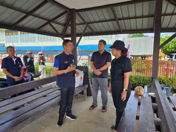 สุโขทัย-รองผู้ว่ารุดลงพื้นที่โรงเรียนหลังได้รับผลกระทบจากอุทกภัยจนต้องหยุดการเรียนการสอน