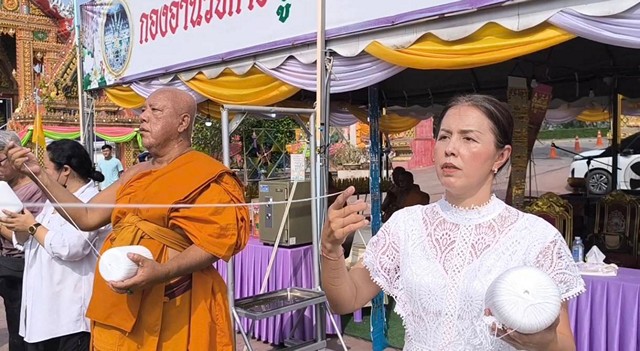 นครนายก – วัดธรรมปัญญาเทปูนแบบพระพุทธรูปหน้าตัก 5 เมตรสูง 17.19 เมตร พร้อมจุดประทัดเสี่ยงทายเลขเด็ด