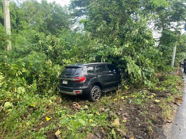 ลำปาง-ฝนตกถนนลื่นยางมะตอย! รถชนระนาว 12 คัน ถนนลำปาง–งาว เจ็บ 4 ราย