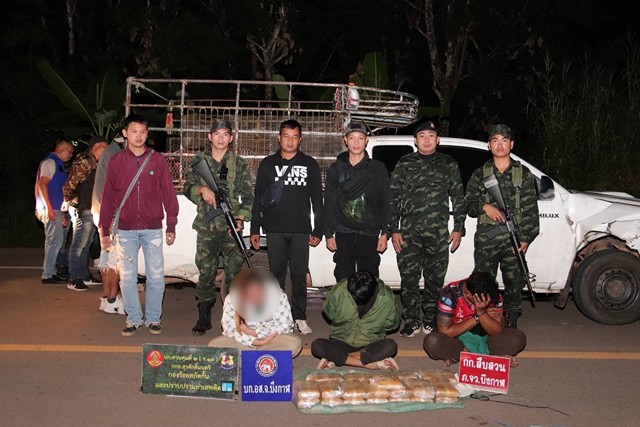 บึงกาฬ -นบ.ยส.24 บูรณาการร่วมกับ กก.สืบสวน ภ.จว.บึงกาฬ สกกล.สุรศักดิ์มนตรี ปฏิบัติการเด็ดปีกแก๊งค้ายานรก พร้อมของกลางยาบ้า 136,000 เม็ด