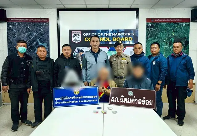 มุกดาหาร -บุกจับคาบ้าน! รวบ 3 หนุ่มนิคมคำสร้อย ซุกยาบ้า 165 เม็ดในถังน้ำมันรถ จยย.