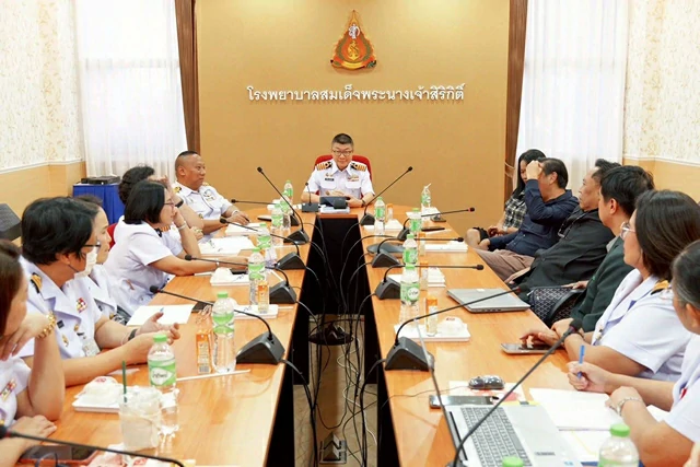 แลกเปลี่ยนประสบการณ์ รพ.สมเด็จพระนางเจ้าสิริกิติ์ฯ – คณะผู้บริหารงานประกันสังคม รพ.ลาดพร้าว