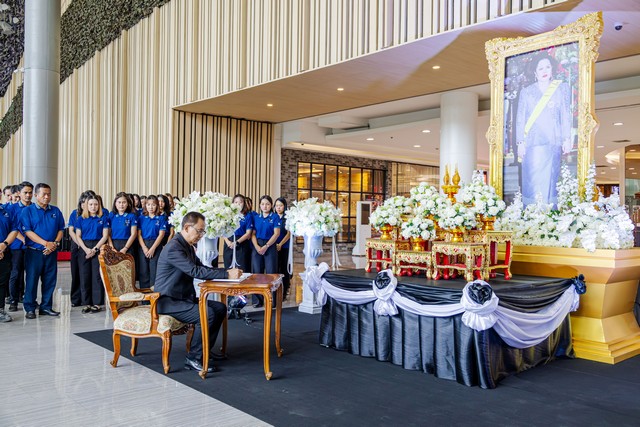 ปทุมธานี ฟิวเจอร์พาร์คและสเปลล์จัดพิธีถวายความอาลัยและน้อมรำลึกในพระมหากรุณาธิคุณ สมเด็จพระพันปีหลวง