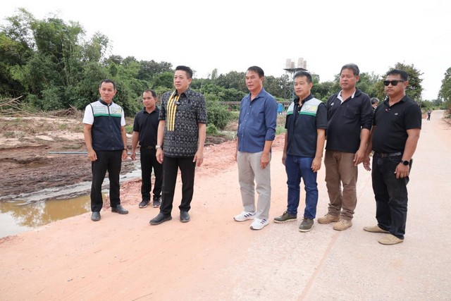 พิษณุโลก-นายก อบจ.พิษณุโลก ลงพื้นที่ติดตามปซ่อมแซมถนนสายบ้านโปร่งฝุ่น อำเภอชาติตระการ จังหวัดพิษณุโลก