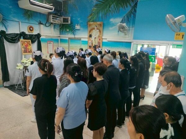 ปทุมธานี รพ.ประชาธิปัตย์ร่วมน้อมรำลึกในพระมหากรุณาธิคุณ สมเด็จพระพันปีหลวง
