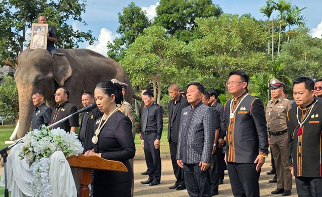 (สุรินทร์) มทบ.25 ร่วมงาน “ชาวช้างร่วมใจ ถวายอาลัยแม่ของแผ่นดิน”เพื่อน้อมถวายอาลัยแด่ สมเด็จพระนางเจ้าสิริกิติ์ พระบรมราชินีนาถ พระบรมราชชนนีพันปีหลวง