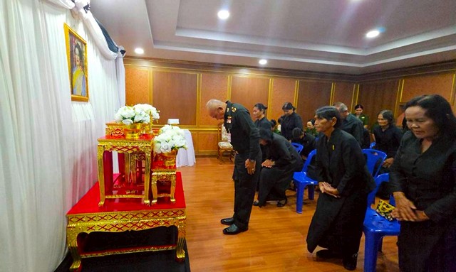 (สุรินทร์) ผบ.มทบ.25 เป็นประธานพิธีมอบเงินพระราชทานค่าผลิตภัณฑ์ผ้าไหมให้กับสมาชิกศูนย์ส่งเสริมศิลปาชีพอีสานใต้ จังหวัดสุรินทร์