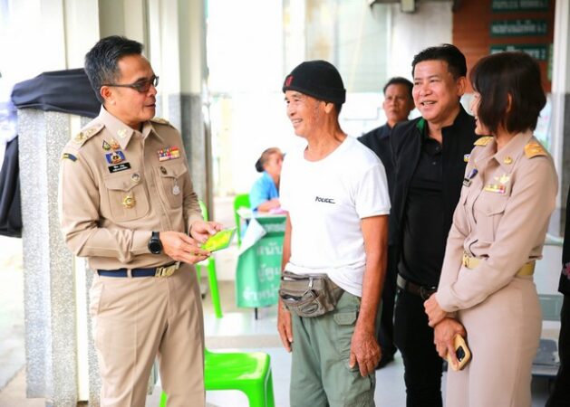 พิจิตรเศรษฐกิจคึกคักเงินเยียวยาผู้ประสบภัยน้ำท่วม116ล้านถึงมือชาวบ้านแล้ว