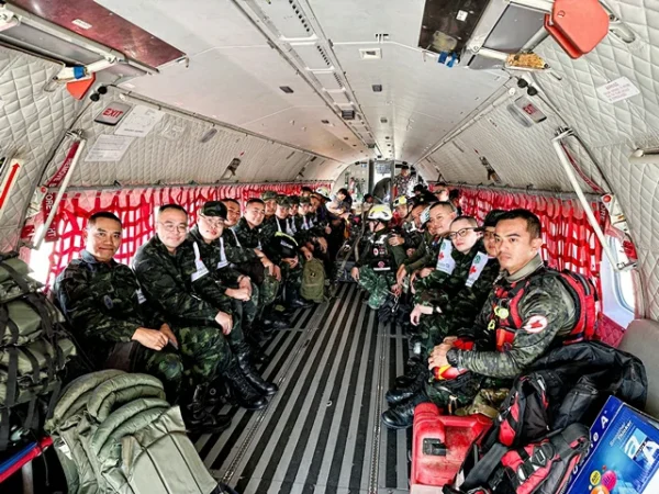 “กองทัพบก ส่งชุดแพทย์ทหารเผชิญเหตุฉุกเฉิน M-MERT และชุดปฏิบัติการกู้ชีพและช่วยชีวิตทางน้ำ MALS กองทัพภาคที่ 3 บินลัดฟ้า บ.ล.295 (C295) จากนครสวรรค์สู่หาดใหญ่ สนับสนุนการช่วยเหลือผู้ประสบอุทกภัยในพื้นที่ภาคใต้”