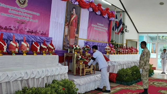 ชลบุรี-พสกนิกรชาวสัตหีบ ร่วมน้อมรำลึก ร.6 และเทิดพระเกียรติ เจ้าฟ้าเพชรรัตนฯ ครบ 100 ปี