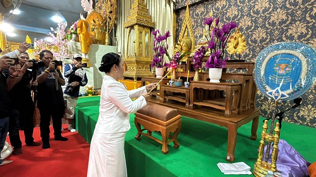 ชลบุรี…“อำพร แก้วแสง” ประธาน กต.ตร.สภ.เมืองพัทยา เป็นเจ้าภาพทอดผ้าป่าสามัคคีวัดเขาบุญมีดาราราม สมทบทุนปรับปรุงศาลาธรรมสังเวช