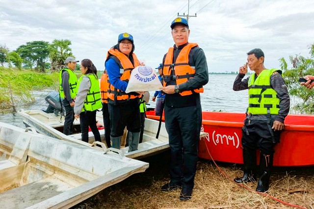 ลพบุรี น้ำหลากมา ปล่อยปลาเข้าทุ่ง “15.1 ล้านชีวิต ณ ทุ่งชัยนาท-ป่าสัก เพื่อเพิ่มปริมาณสัตว์น้ำในแหล่งน้ำธรรมชาติ ให้กลับมาอุดมสมบูรณ์ สร้างความยั่งยืนให้กับระบบนิเวศ