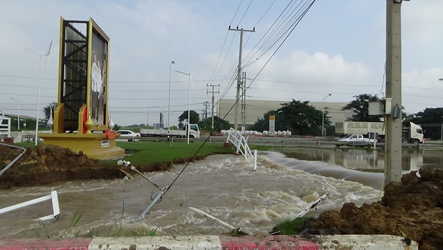 อ่างทอง ป่าโมกยังอ่วมน้ำท่วมขยายวงกว้าง หลังเจ้าพระยาระบายน้ำเพิ่มเป็น 2,750 ลบ.ม.