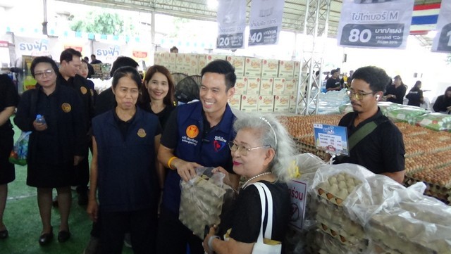 อ่างทอง กระทรวงพาณิชย์จัดงาน “ธงฟ้าเยียวยาและกระตุ้นเศรษฐกิจชายแดน จังหวัดอ่างทอง”