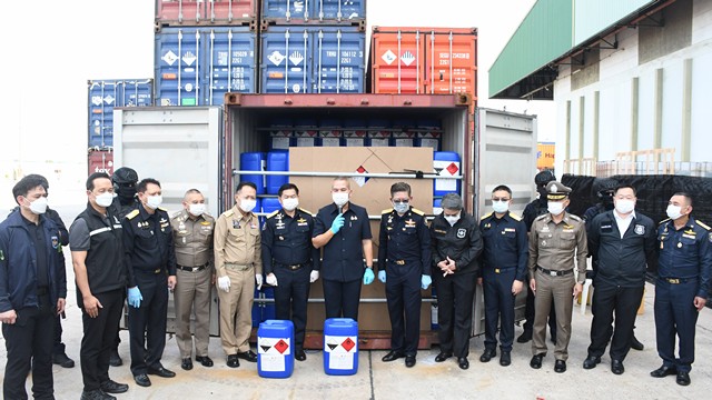 ชลบุรี-บุกสกัดเคมีอันตราย 22 ตัน! ป.ป.ส.–ศุลกากร–ดีอี–ปส. ผนึกกำลังยึด ‘กรดอะซีติก’ ล็อตใหญ่ ปิดเส้นทางผลิตยาบ้า–ไอซ์–เฮโรอีน มูลค่ามหาศาล ที่ท่าเรือแหลมฉบัง