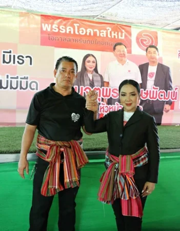 กาฬสินธุ์ วิไลพรเมียแอสป้า กราบขอคะแนนชาวดอนจาน-ร่องคำ ย้ำพร้อมรับใช้ประชาชน