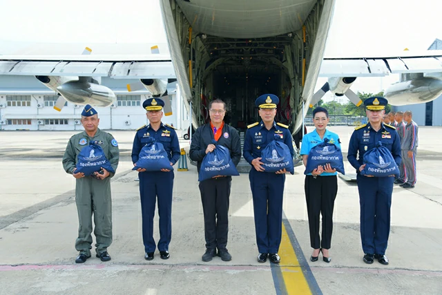 พิธีรับมอบชุดอาหารพร้อมรับประทาน และสิ่งของอุปโภคบริโภค จากมูลนิธิอาสาเพื่อนพึ่ง (ภาฯ) ยามยาก สภากาชาดไทย