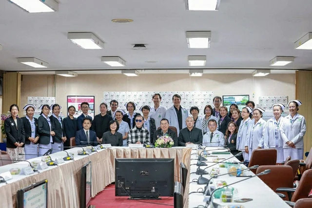 ขอนแก่น – ร.พ.ศรีนครินทร์ มข. รับมอบเครื่องวัดความดัน 2,000 เครื่อง เดินหน้าโครงการ “หมอห่วงใย” รณรงค์รู้ค่าความดัน ป้องกันโรคหลอดเลือดสมอง–หัวใจวาย