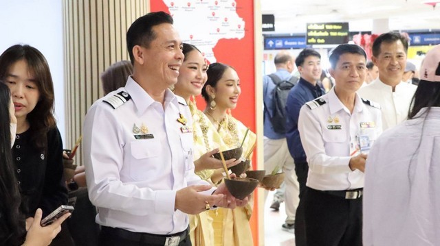 เชียงใหม่-ท่าอากาศยานเชียงใหม่ จัดกิจกรรมต้อนรับผู้โดยสารสืบสานประเพณียี่เป็ง