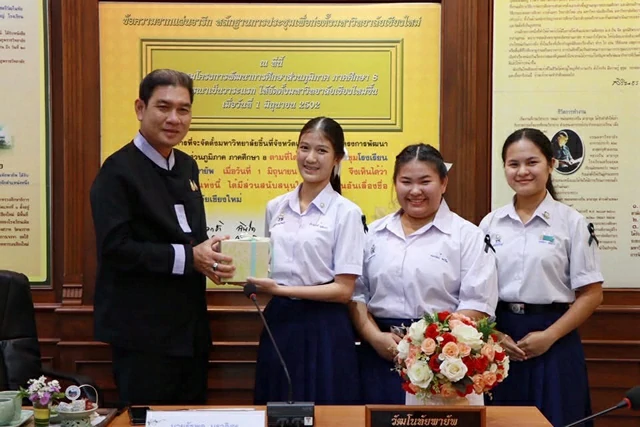 เชียงใหม่ -ผู้ว่าฯ เชียงใหม่ ตรวจเยี่ยมติดตามนักเรียนทุน ม.ท.ศ. โรงเรียนวัฒโนทัยพายัพ