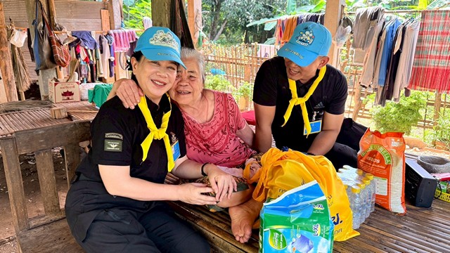 ลำปาง-ผนึกกำลังเครือข่าย พสบ. จิตอาสา 904 และ กฟผ. (EGAT) ส่งต่อความห่วงใย มอบถุงยังชีพและแพมเพิสถึงบ้านผู้ป่วยกลุ่มเปราะบาง อ.เถิน ลำปาง