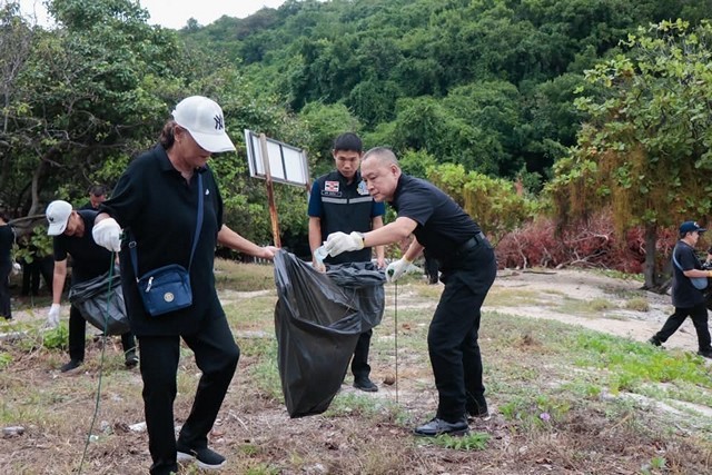ทัพเรือภาคที่ 1 ร่วมรักษ์ทะเลไทย เปิดกิจกรรมเก็บขยะชายหาด 10 แห่ง สู่วันทะเลโลก 8 มิถุนายน 2569 สานต่อความงามแห่งท้องทะเลไทย