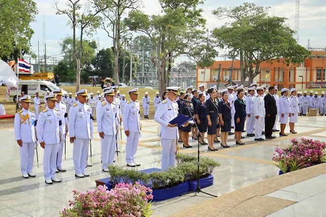 กองทัพเรือ จัดพิธีวางพวงมาลาพระบรมราชานุสาวรีย์พระบาทสมเด็จพระรามาธิบดีศรีสินทรามหาวชิราวุธฯ พระมงกุฎเกล้าเจ้าอยู่หัว (รัชกาลที่ 6) เนื่องในวันคล้ายวันสวรรคตเวียนมาบรรจบครบปีที่ 100