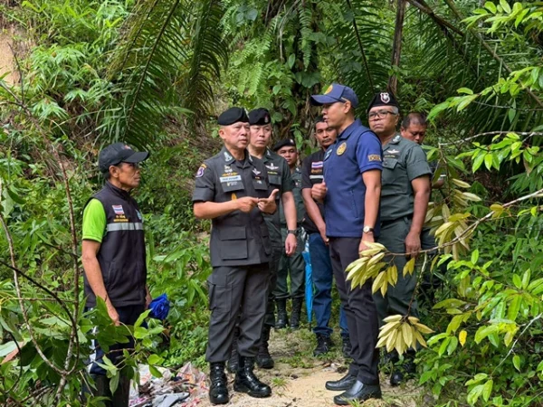 ผบช.ตชด. รุดเยี่ยมครอบครัวนักเรียนโรงเรียน ตชด. เสียชีวิตจากดินโคลนถลมทับบ้าน หลังจากมีฝนตกหนักในพื้นที่ จ. สตูล