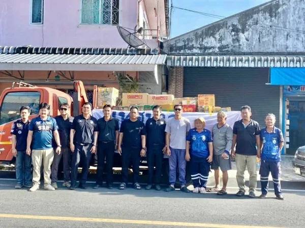 “ตราด-คนไทยไม่ทิ้งกัน! ชาวคลองใหญ่–หาดเล็ก ระดมสิ่งของช่วยผู้ประสบอุทกภัยภาคใต้ ส่งต่อผ่านมูลนิธิสว่างบุญฯ ตราด”